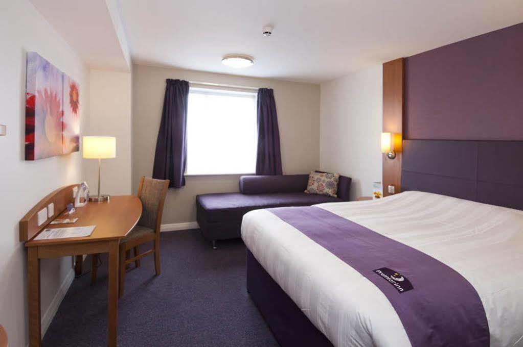 Premier Inn London Dagenham Esterno foto