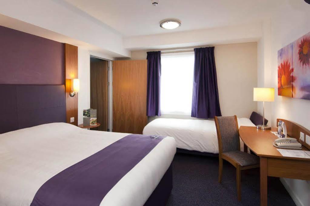 Premier Inn London Dagenham Esterno foto