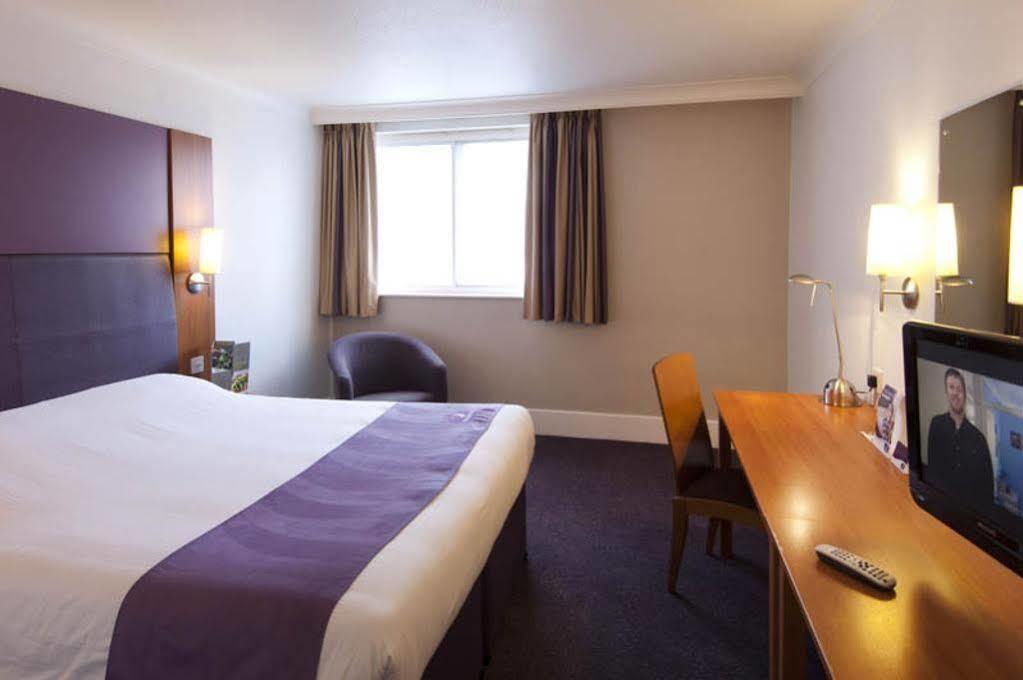 Premier Inn London Dagenham Esterno foto